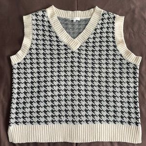 ULTRA FLIRT Sweater-vest, Size LRG, Cream/Black Pattern